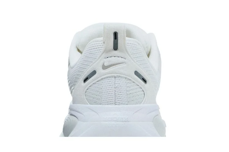 Кроссовки Nike Wmns Vomero 18 'White Photon Dust'