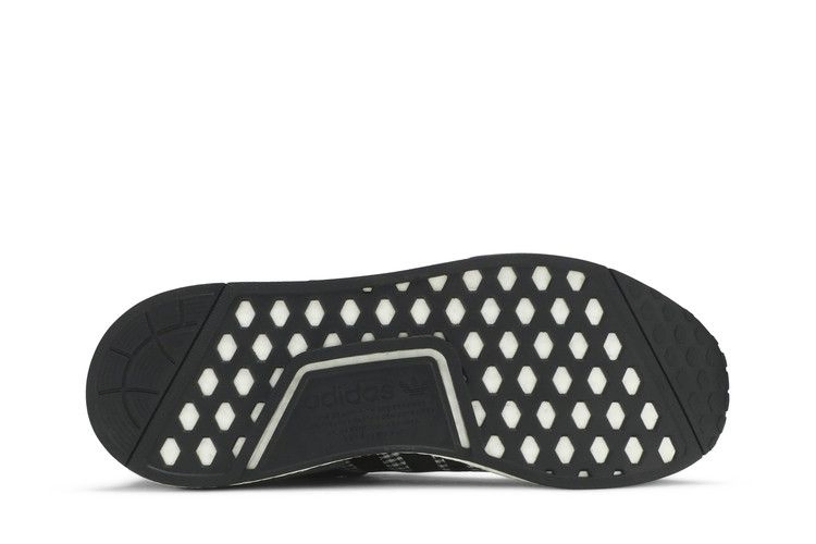 nmd_r1-black-white-fv5438_03