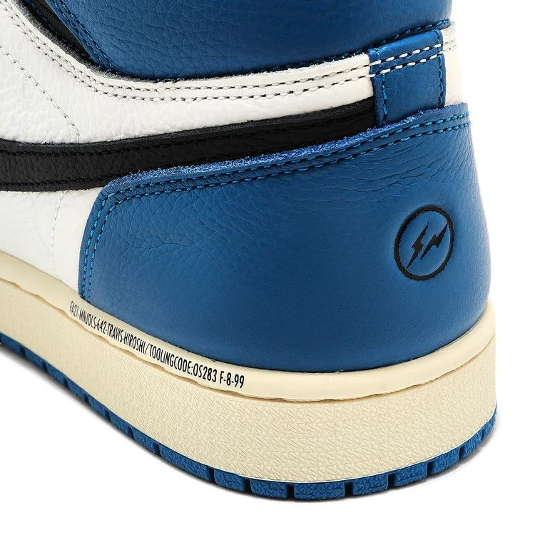 Krossovki-Fragment-Design-x-Travis-Scott-x-Air-Jordan-1-Retro-High-9