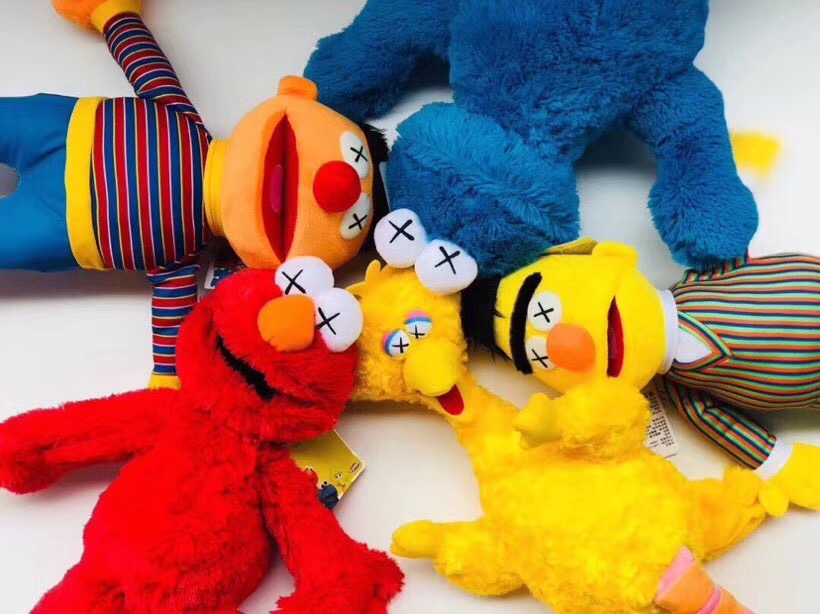 KAWS-x-Sesame-Street-Toys-4