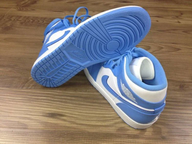 Krossovki-Air-Jordan-1-Mid-UNC-5
