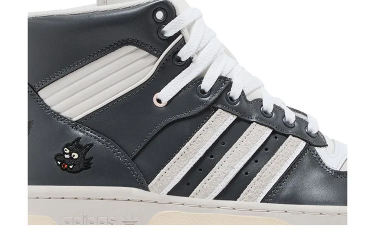 Krossovki-The-Simpsons-x-adidas-Rivalry-High-Scratchy-1
