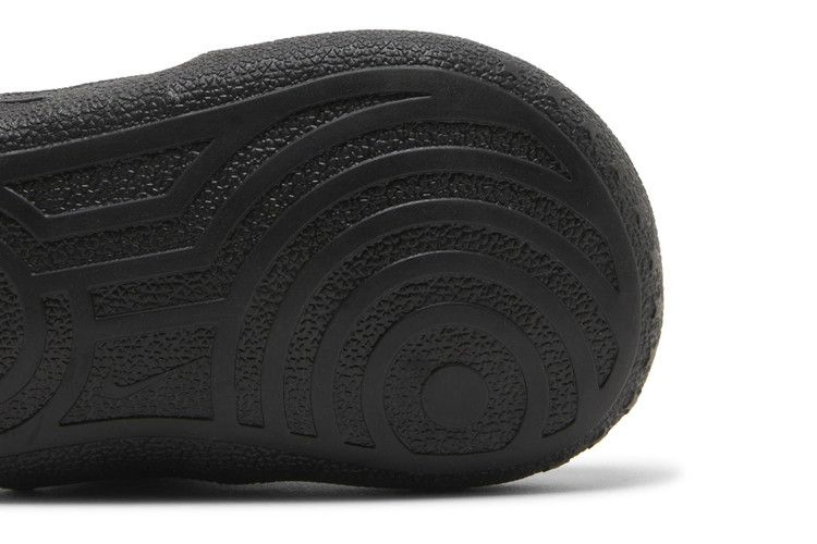 force-1-cb-triple-black-ck2201-001_04