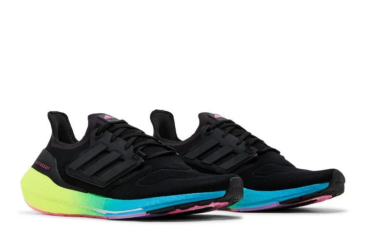 Krossovki-adidas-UltraBoost-22-Black-Multi-Gradient-7