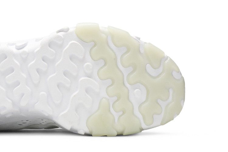 react-vision-white-cd4373-101_04