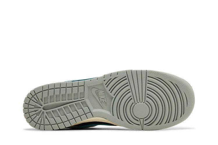 dunk-low-premium-dark-obsidian-green-frost-fb8895-001_03
