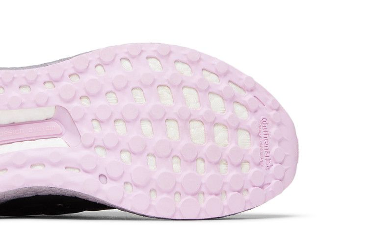 wmns-ultraboost-5-0-black-almost-pink-hp2477_04