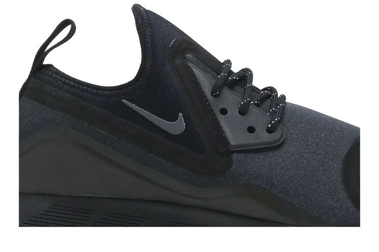 Krossovki-Nike-Lunarcharge-Essential-Triple-Black-1