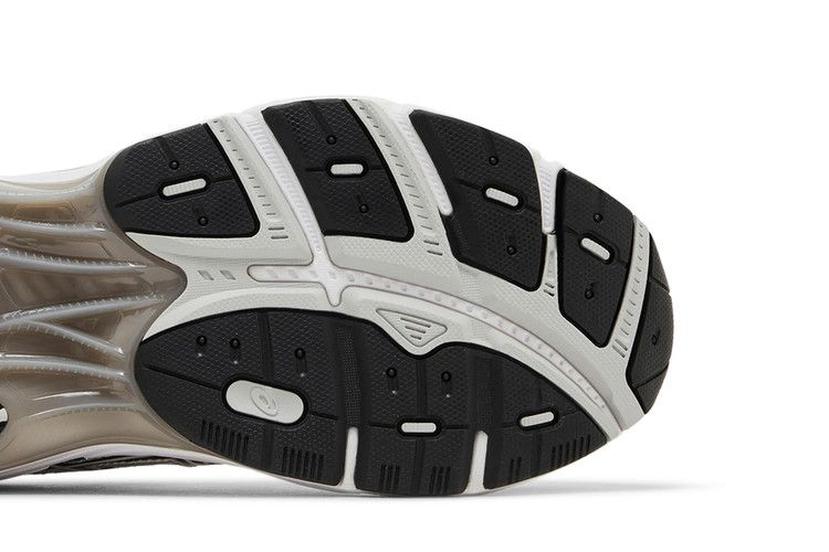 jjjjound-x-gt-2160-white-black-jjjjound-2160-wht-blk_04