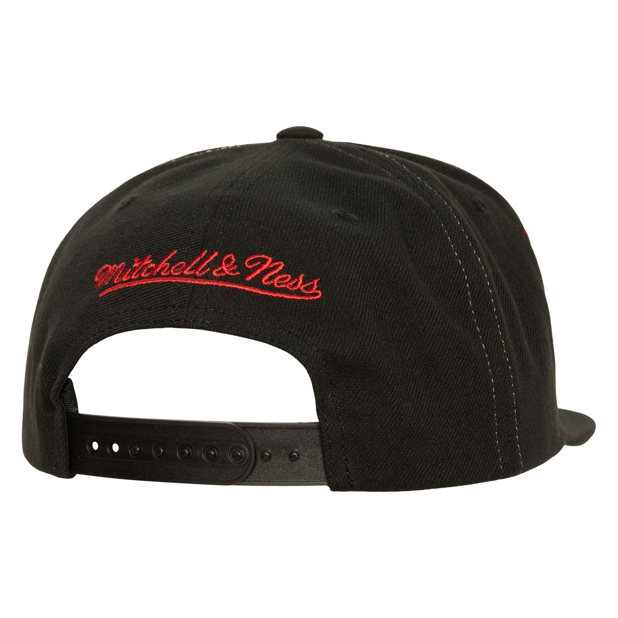 Бейсболка Mitchell & Ness Varsity Bust Snapback HWC Philadelphia 76ers