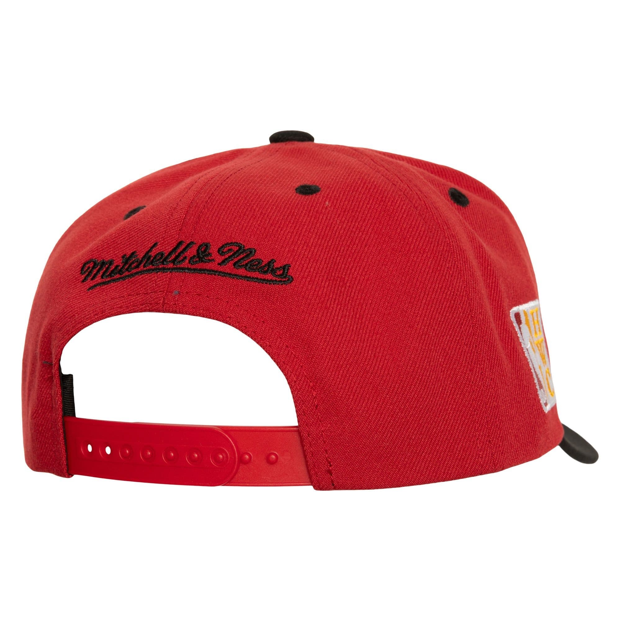 Mitchell-Ness-Crown-Jewels-Pro-Snapback-HWC-Atlanta-Hawks-Hat-1