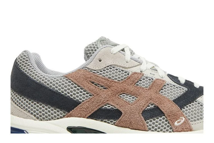 Krossovki-HAL-STUDIOS-x-ASICS-Gel-1130-Earth-1