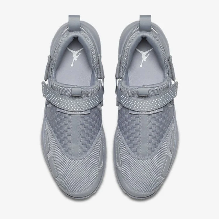Krossovki-Air-Jordan-Trunner-LX-Wolf-Grey-1