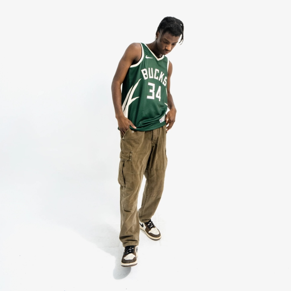 Nike-Giannis-Antetokounmpo-Milwaukee-Bucks-2021-Earned-Edition-NBA-Swingman-Jersey-4
