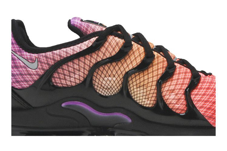 Кроссовки Nike Air VaporMax Plus 'Grid Sunset'