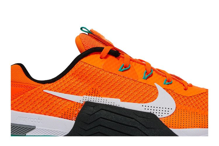 metcon-7-total-orange-clear-emerald-cz8281-883_01
