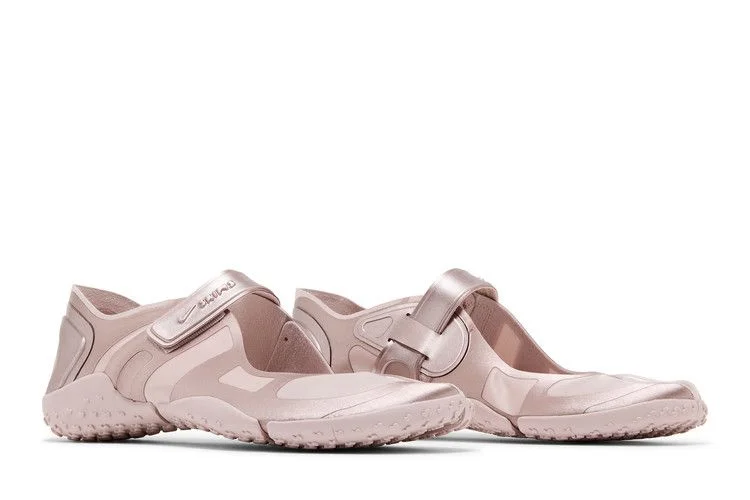 Krossovki-Wmns-NikeSKIMS-Air-Rift-Satin-Slit-Red-7