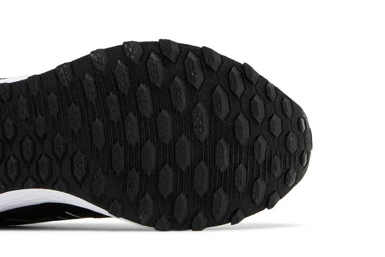 Krossovki-New-Balance-Fresh-Foam-650-Bungee-Lace-Top-Strap-Big-Kid-Black-Metallic-Silver-4