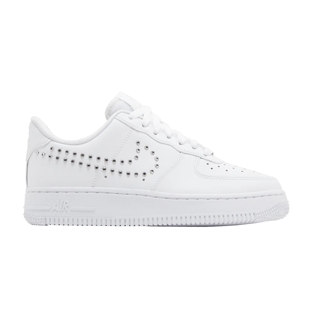 Krossovki-Nike-Wmns-Air-Force-1-07-Studded-Swoosh