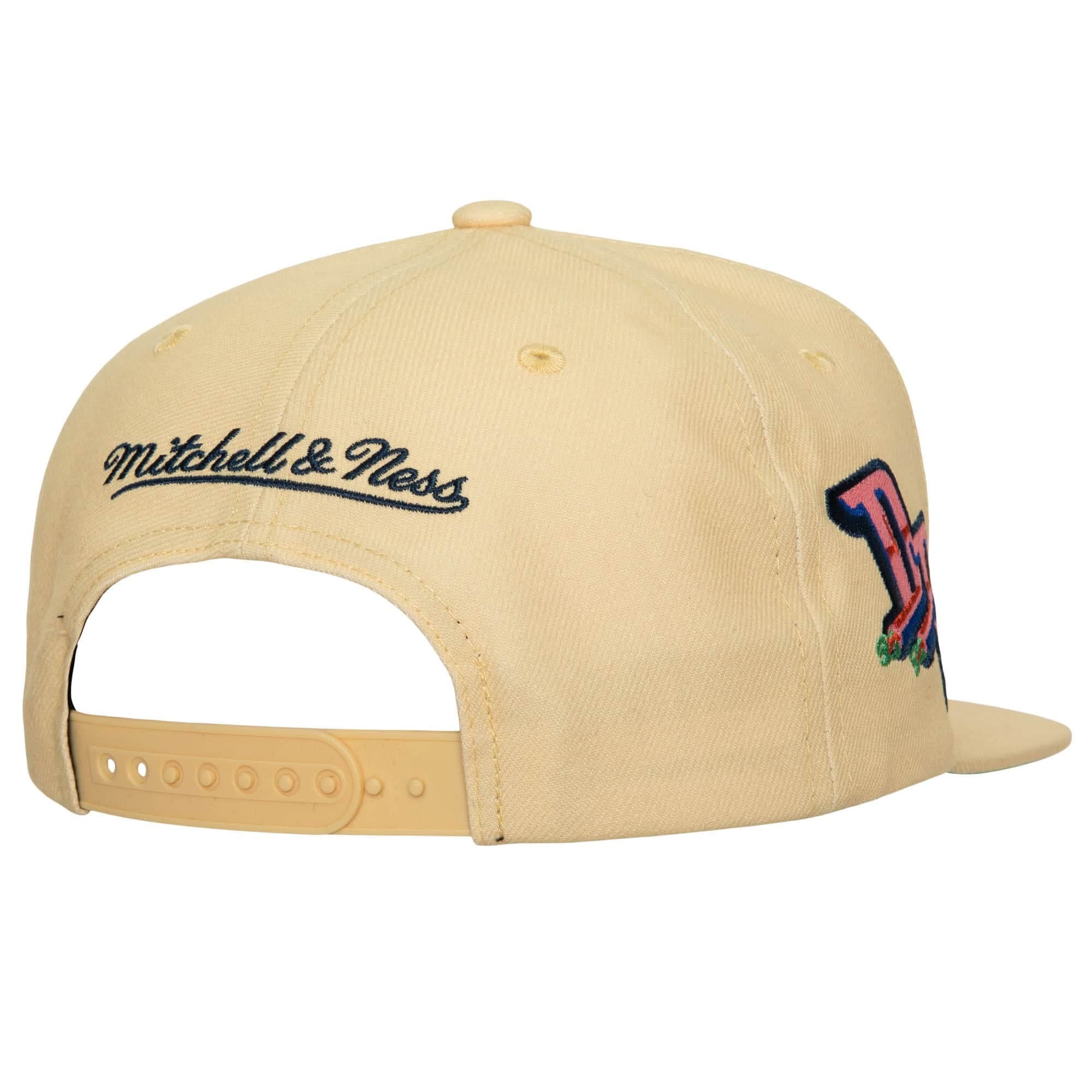 Mitchell-Ness-So-Fresh-Snapback-HWC-Detroit-Pistons-Hat-1