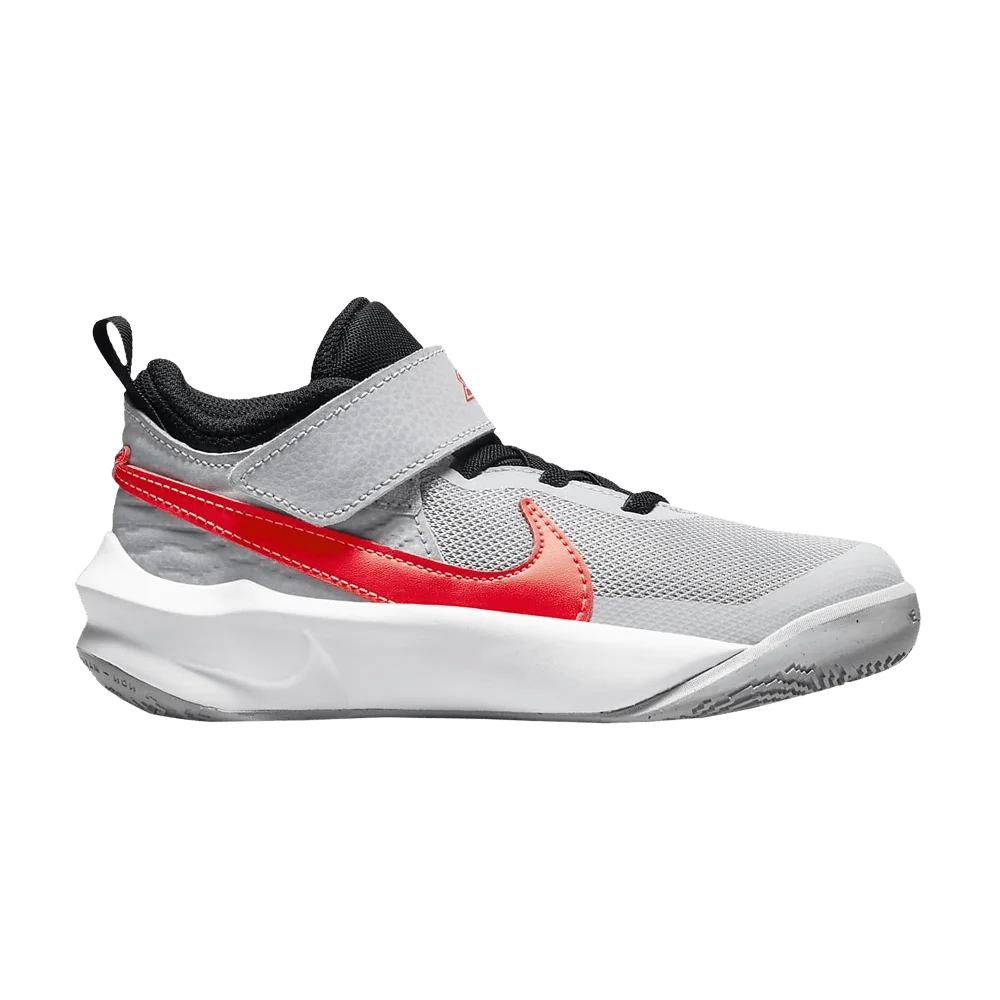 Krossovki-Nike-Team-Hustle-D10-PS-Light-Smoke-Grey-Bright-Crimson