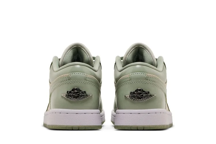 Кроссовки Wmns Air Jordan 1 Low SE 'Seafoam Sail'