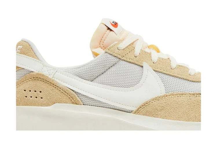Krossovki-Nike-Wmns-Waffle-Debut-Vintage-Light-Bone-Sail-1