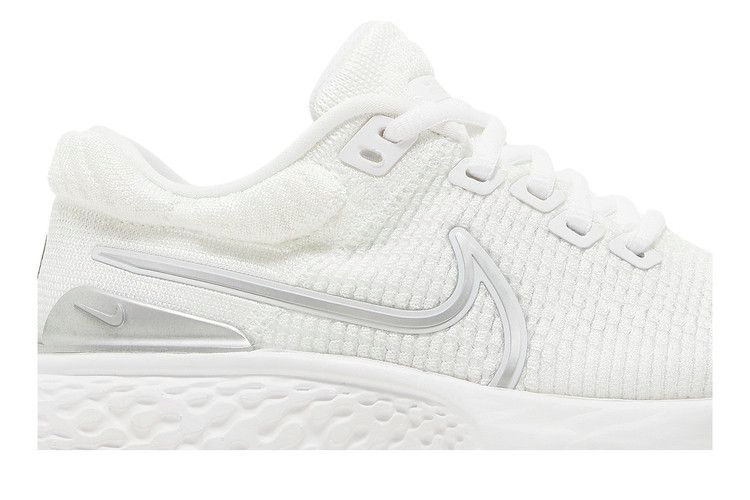 Кроссовки Nike Wmns ZoomX Invincible Run Flyknit 2 'White Metallic Silver'