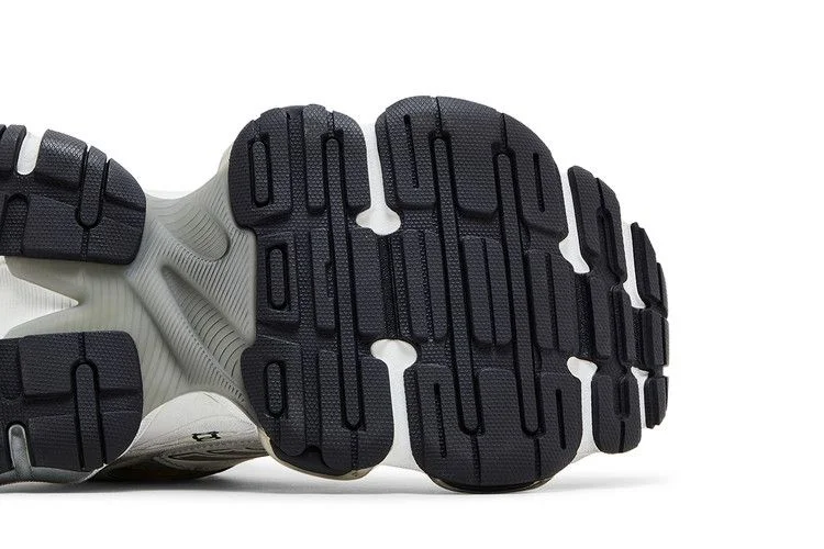 Кроссовки Balenciaga Cargo Sneaker 'Worn-Out - White Black'