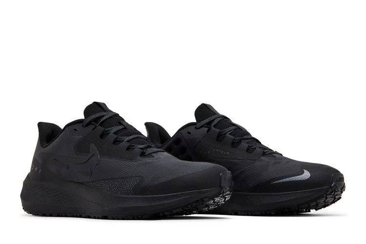 Krossovki-Nike-Wmns-Air-Zoom-Pegasus-39-Shield-Triple-Black-7