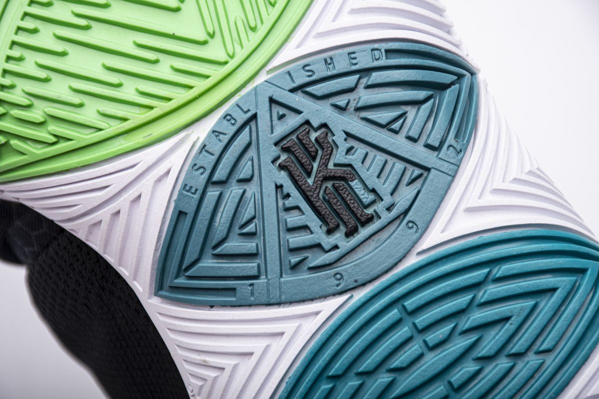 Кроссовки Nike Kyrie 5 Black Magic