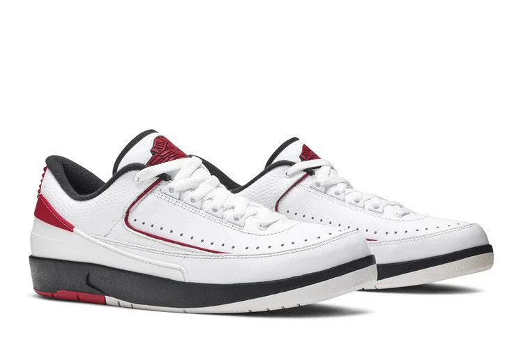 Krossovki-Air-Jordan-2-Retro-Low-Chicago-2016-7