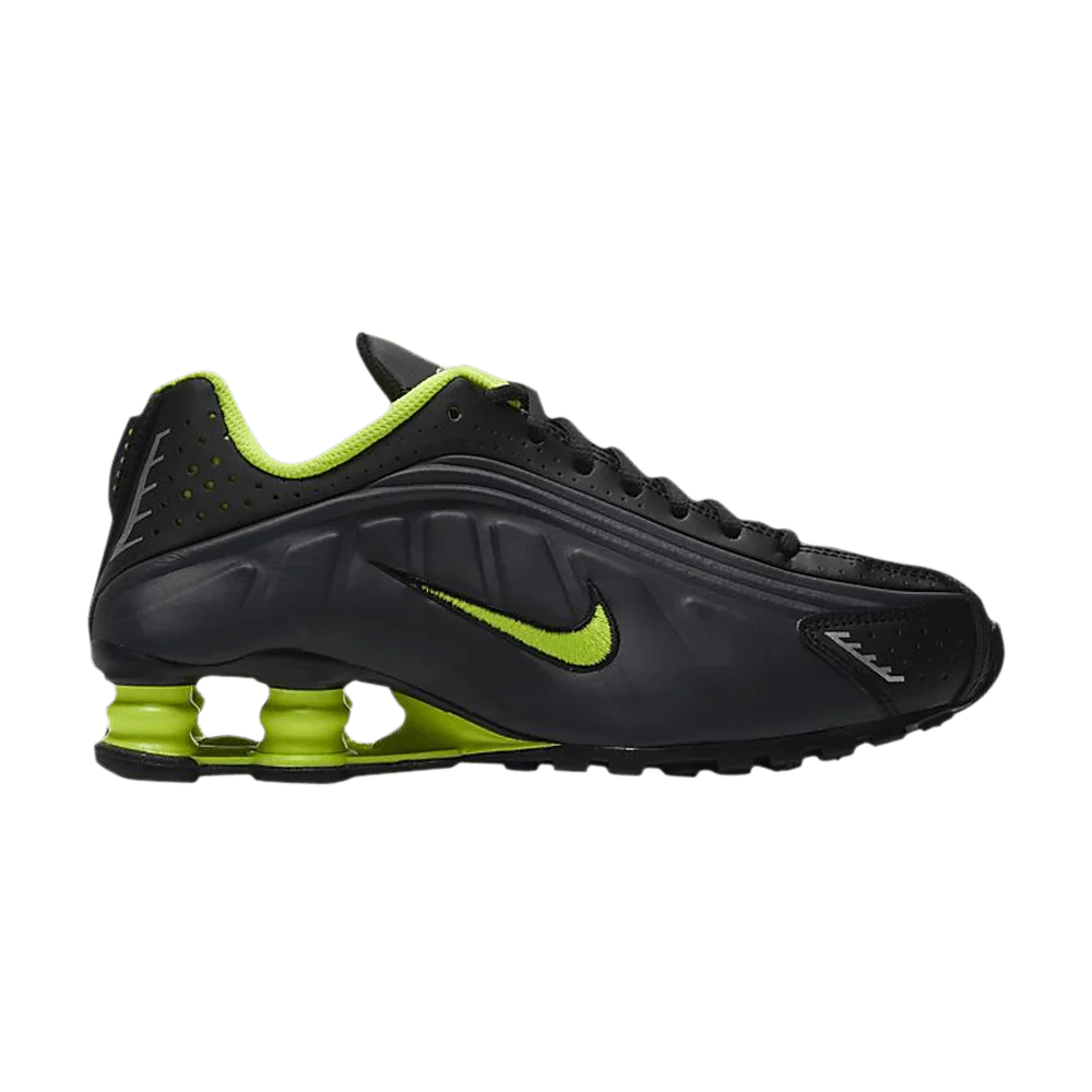 Krossovki-Nike-Shox-R4-GS-Black-Volt