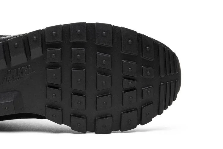 Krossovki-Comme-des-Garcons-x-Nike-Air-Pegasus-83-Black-4