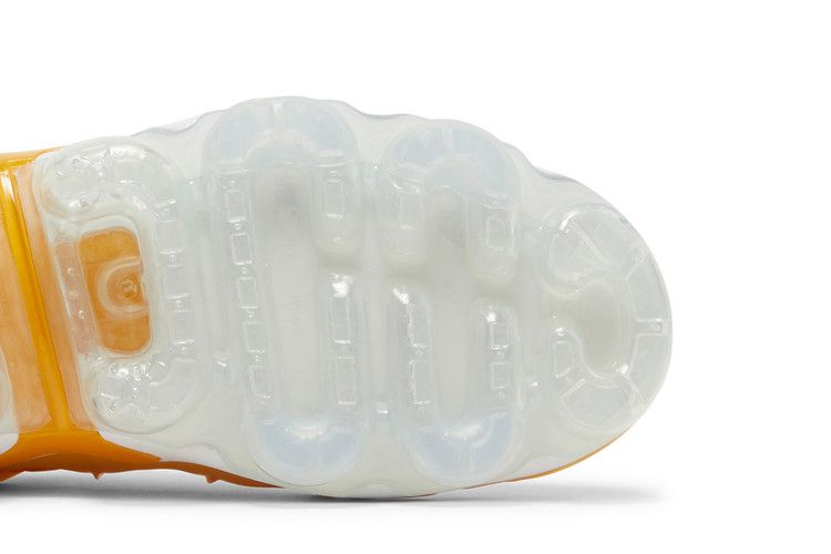 wmns-air-vapormax-plus-go-the-extra-smile-do5874-700_04