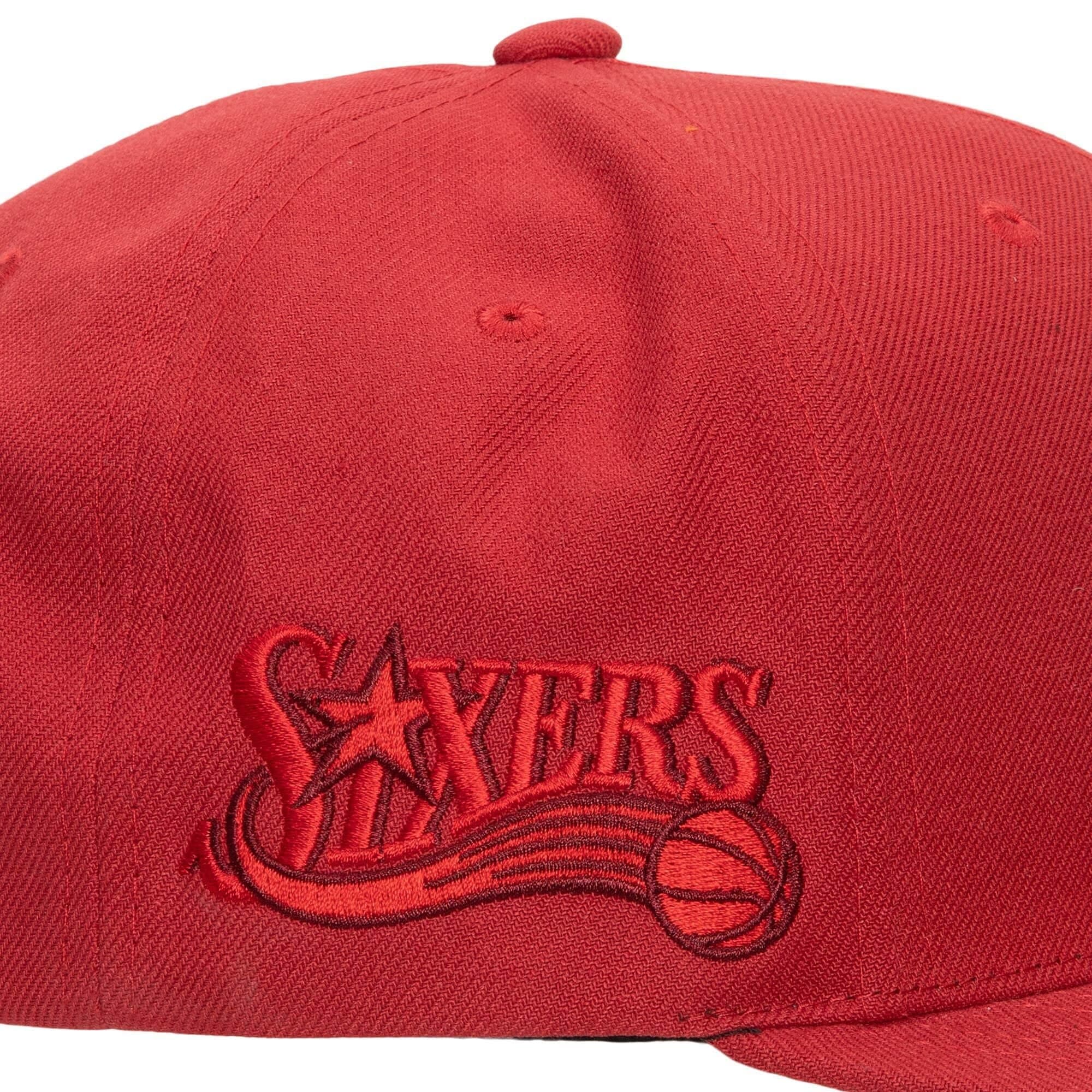 Бейсболка Mitchell & Ness Monochromatic Snapback HWC Philadelphia 76ers