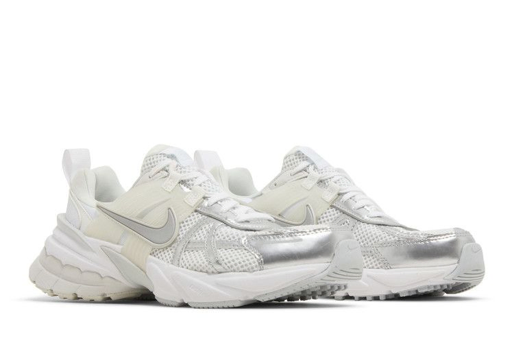 wmns-v2k-run-metallic-silver-fd0736-104_07