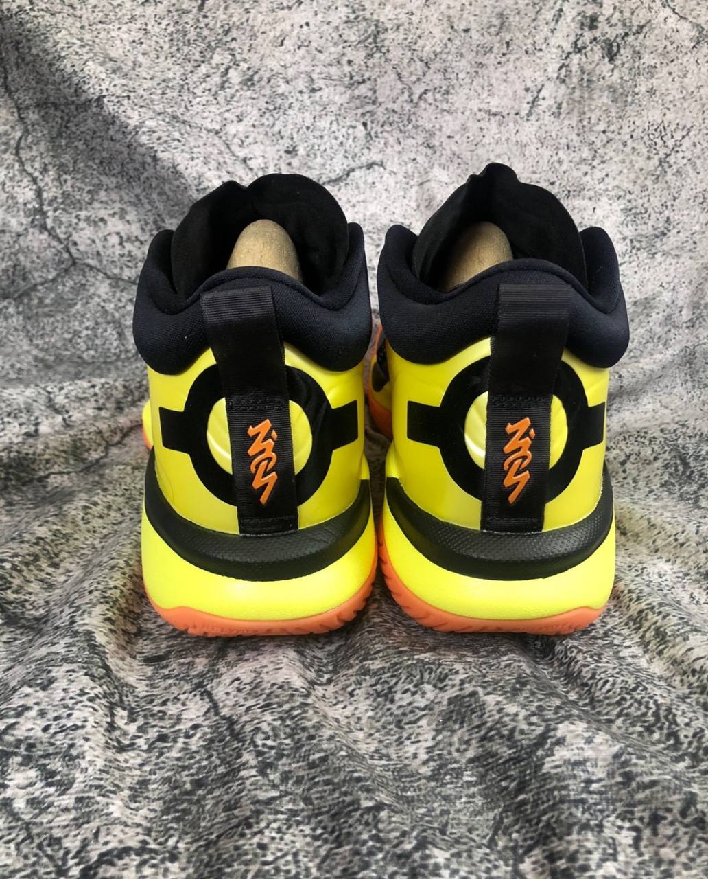 Кроссовки Naruto x Air Jordan Zion 1 SP Kyuubi