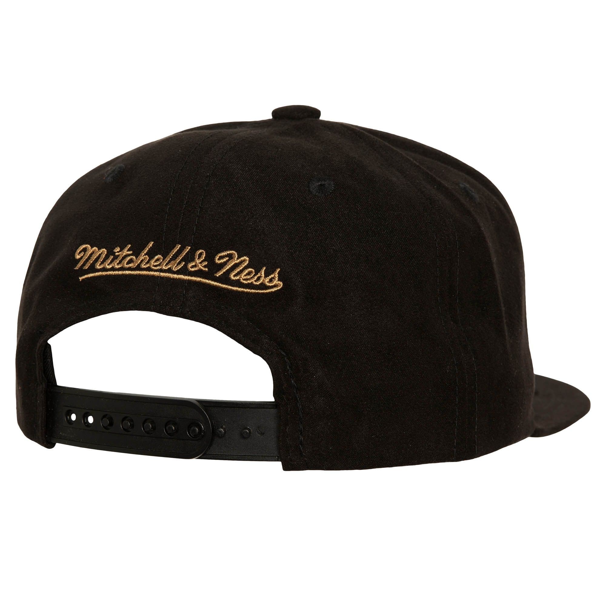 Бейсболка Mitchell & Ness Sweet Suede Snapback HWC Philadelphia 76ers