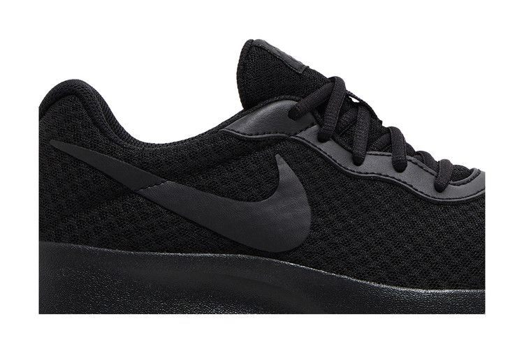 wmns-tanjun-triple-black-dj6257-002_01