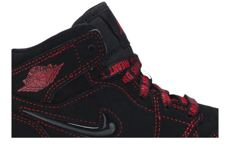 Krossovki-Air-Jordan-1-Mid-PS-SE-Fearless-1
