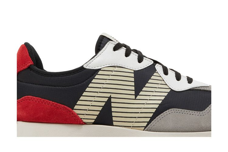 Кроссовки New Balance 327 'Black Team Red'