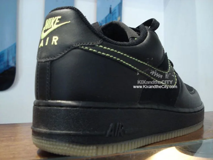 Krossovki-Nike-Air-Force-1-07-Black-Volt-3