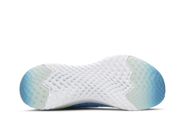 epic-react-flyknit-gs-blue-glow-943311-401_03