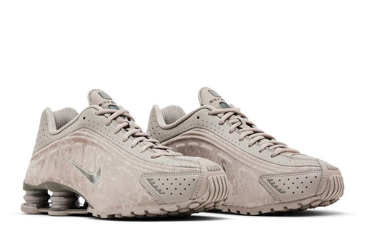 wmns-shox-r4-flat-pewter-floral-hv0934-001_07