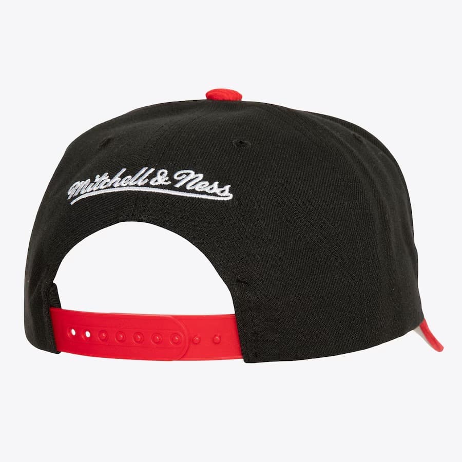 Бейсболка Mitchell & Ness Black Chicago Blackhawks Cord Pro Snapback Hat