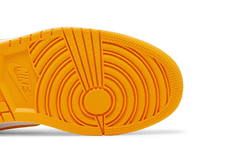 air-jordan-1-low-flyease-white-taxi-dm1206-107_04