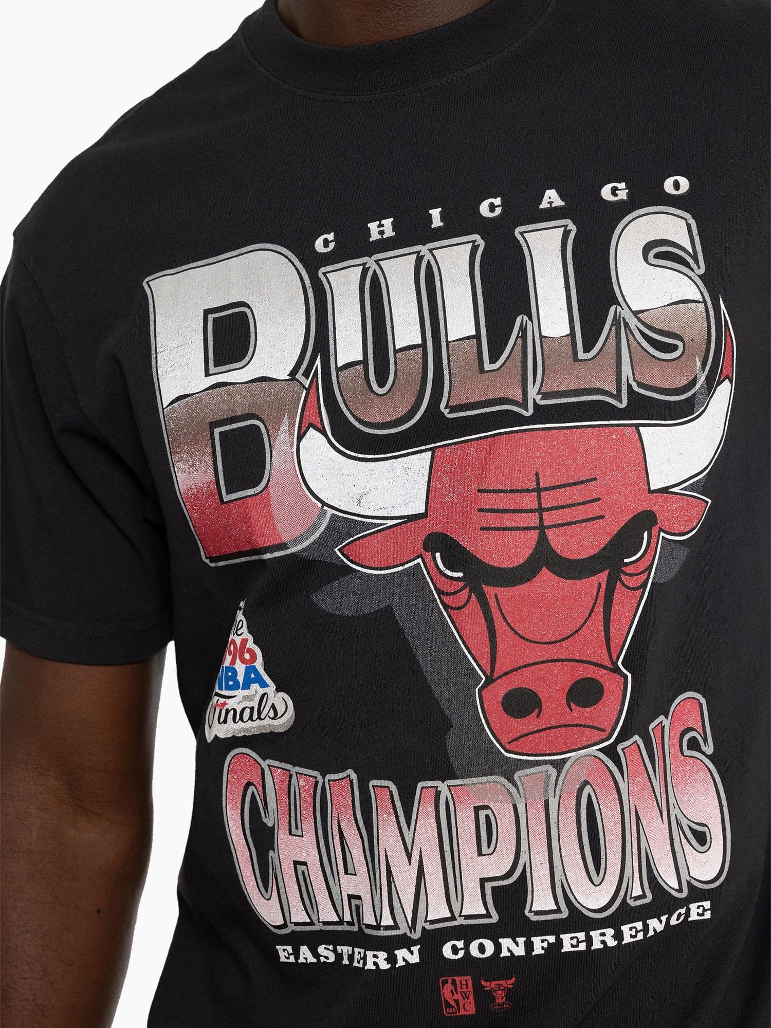 Mitchell-Ness-Chicago-Bulls-Metallic-Vintage-T-Shirt-3