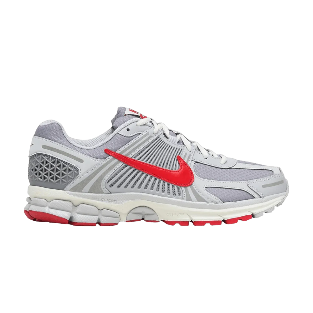 Krossovki-Nike-Air-Zoom-Vomero-5-SE-Grey-Fog-University-Red