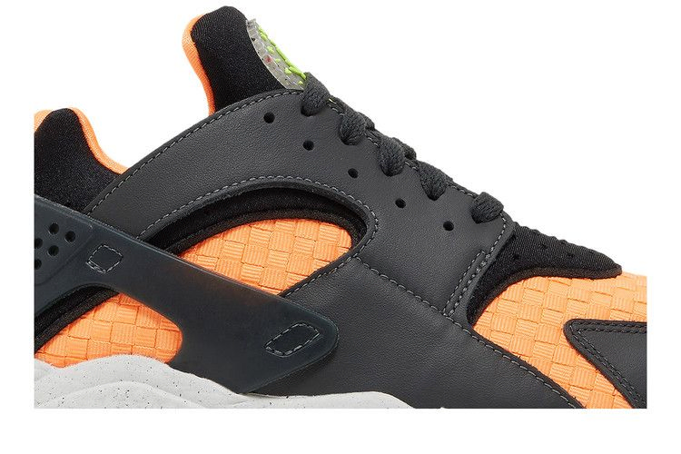 Кроссовки Nike Air Huarache Crater Premium 'Black Atomic Orange'
